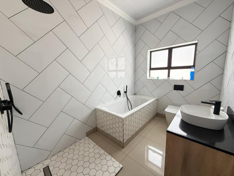 5 Bedroom Property for Sale in Tafelzicht Western Cape